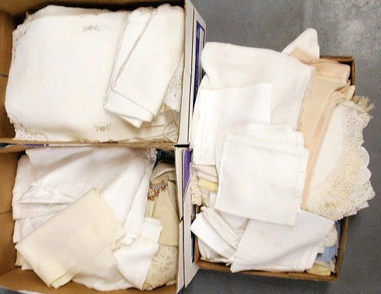 Group of table linens, napkins, placemats, doilie: Group of table linens, napkins, placemats, doilies, etc., some damask.