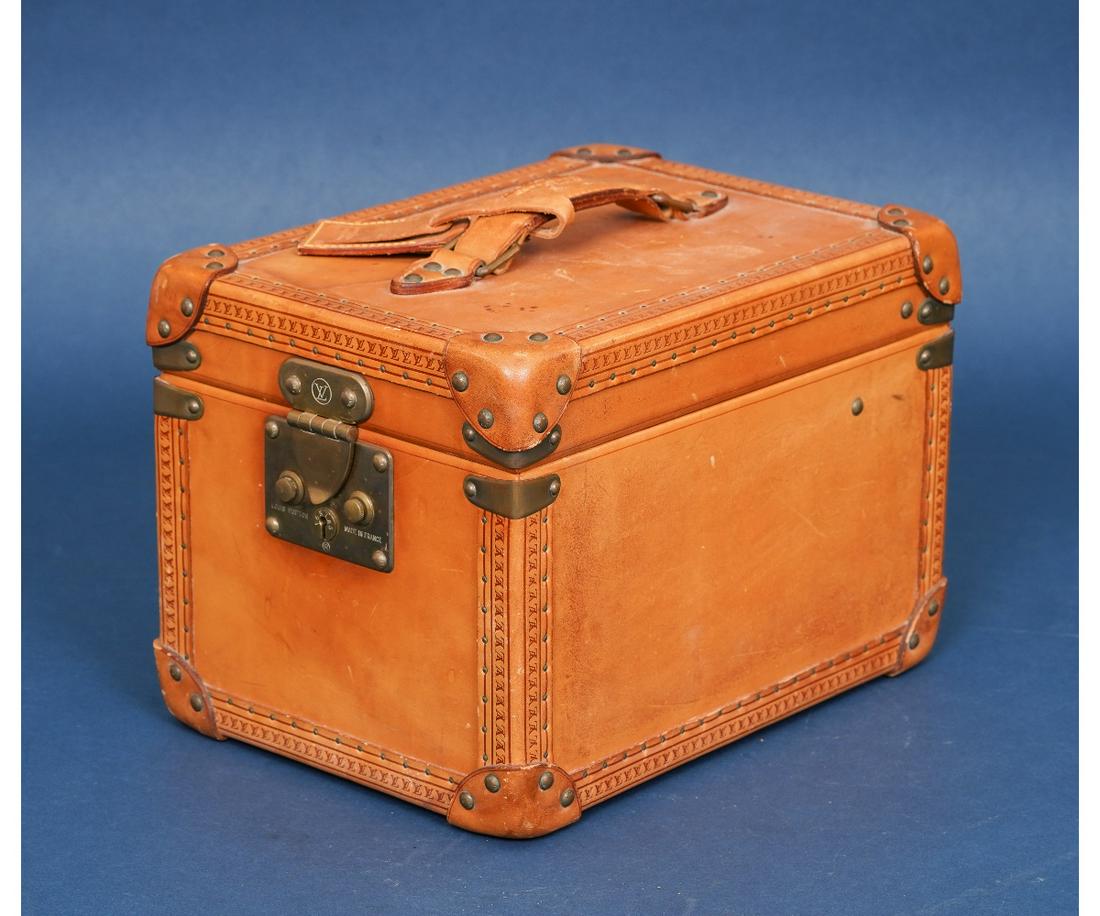 LOUIS VUITTON MAKEUP TRAVEL CASE (1 of 10)