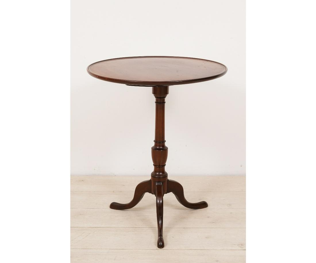 QUEEN ANNE CANDLESTAND (1 of 8)