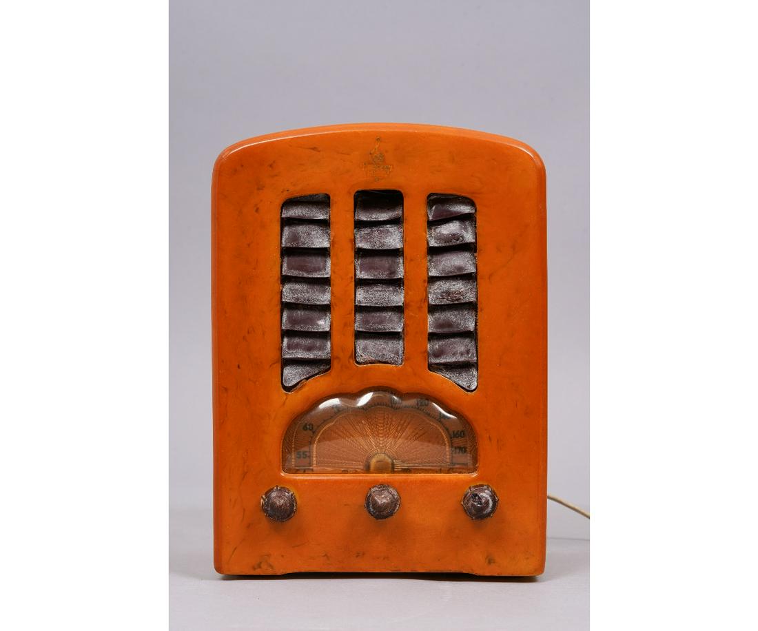 EMERSON CATALIN RADIO: Emerson butterscotch tombstone catalin radio, circa 1945. 10"h x 7.25"w x 5"d
