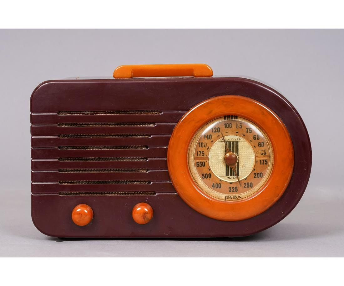 FADA 1000 BULLET CATALIN RADIO: Fada 1000 "Bullet" catalin radio, circa 1945, with original label. 6"h x 10.5"w x 5.25"d