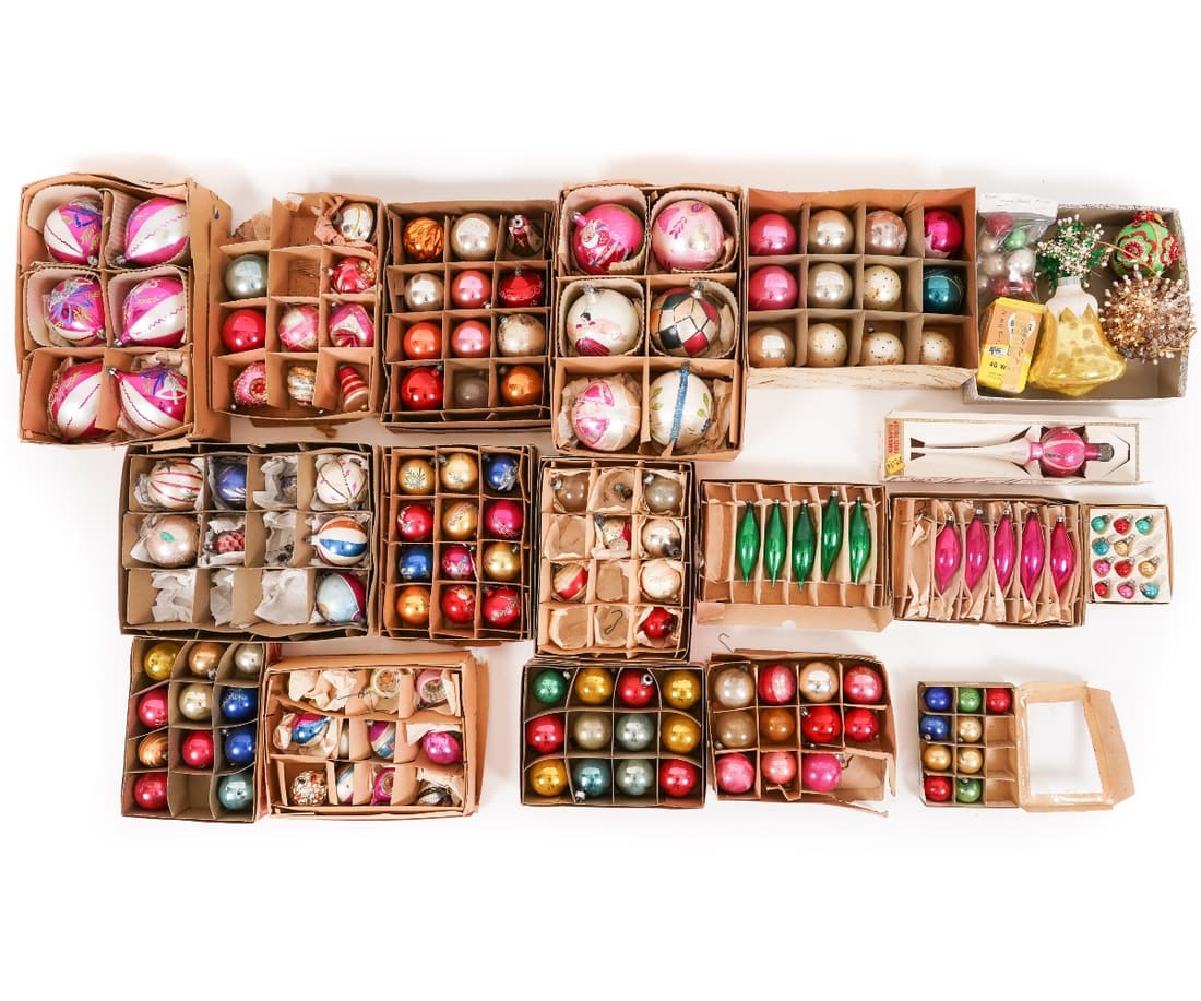 GLASS CHRISTMAS ORNAMENTS (1 of 5)