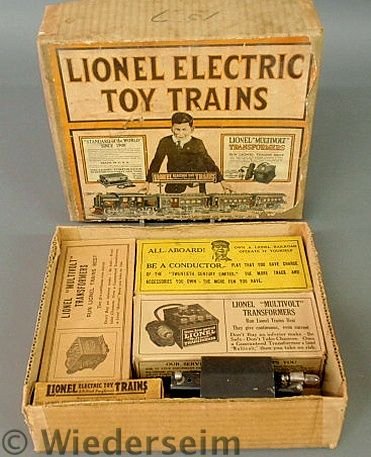 Lionel train set in the original box, O gauge Out: Lionel train set in the original box, O gauge Outfit No. 157 with engine #158 6.5”l., 3 Pullman cars #603, #604, #608 and battery rheostat. Box 4”h.x13”w.