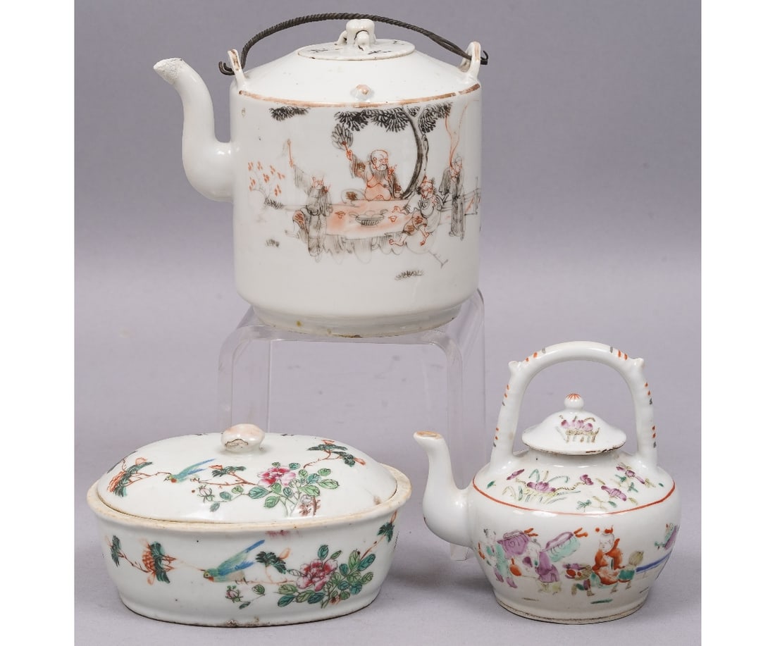 TWO CHINESE PORCELAIN TEAPOTS (1 of 11)