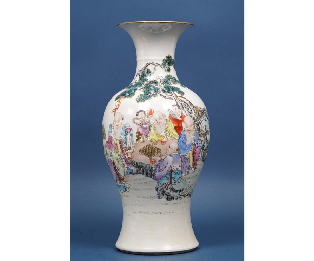 CHINESE PORCELAIN VASE (1 of 8)