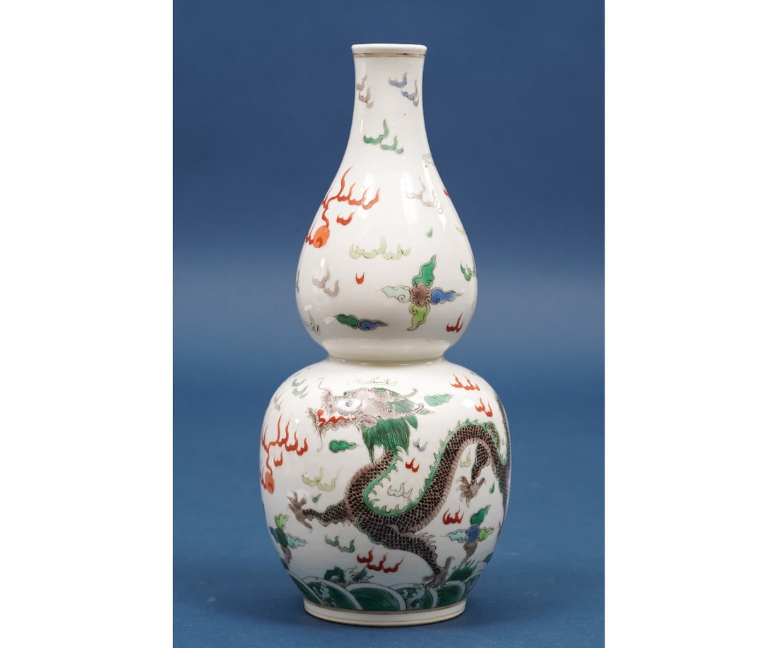 CHINESE PORCELAIN GOURD VASE (1 of 7)