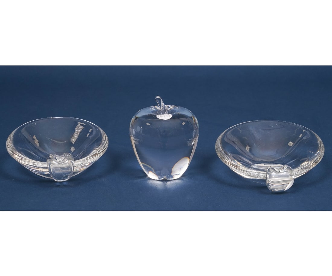 STEUBEN GLASS PAPERWEIGHT (1 of 5)