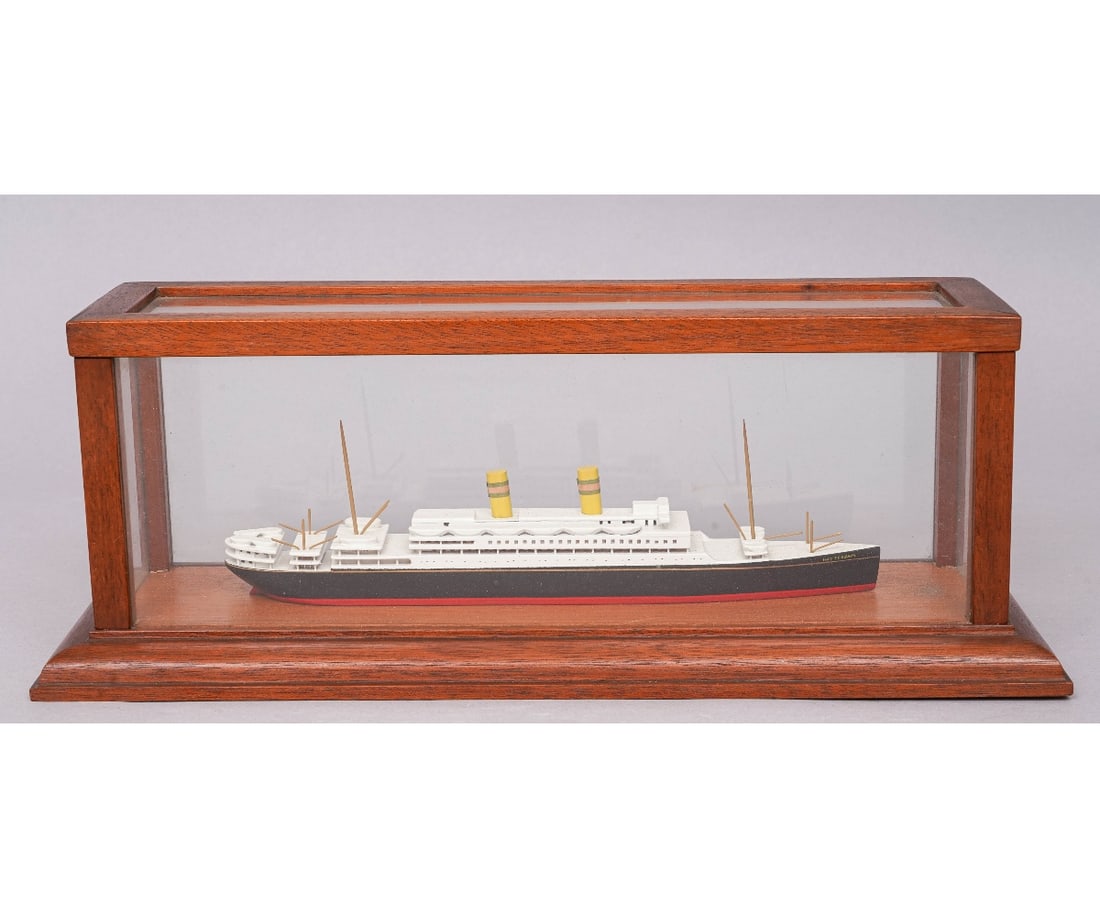 SHIP MODEL S.S. ROTTERDAM (1 of 9)