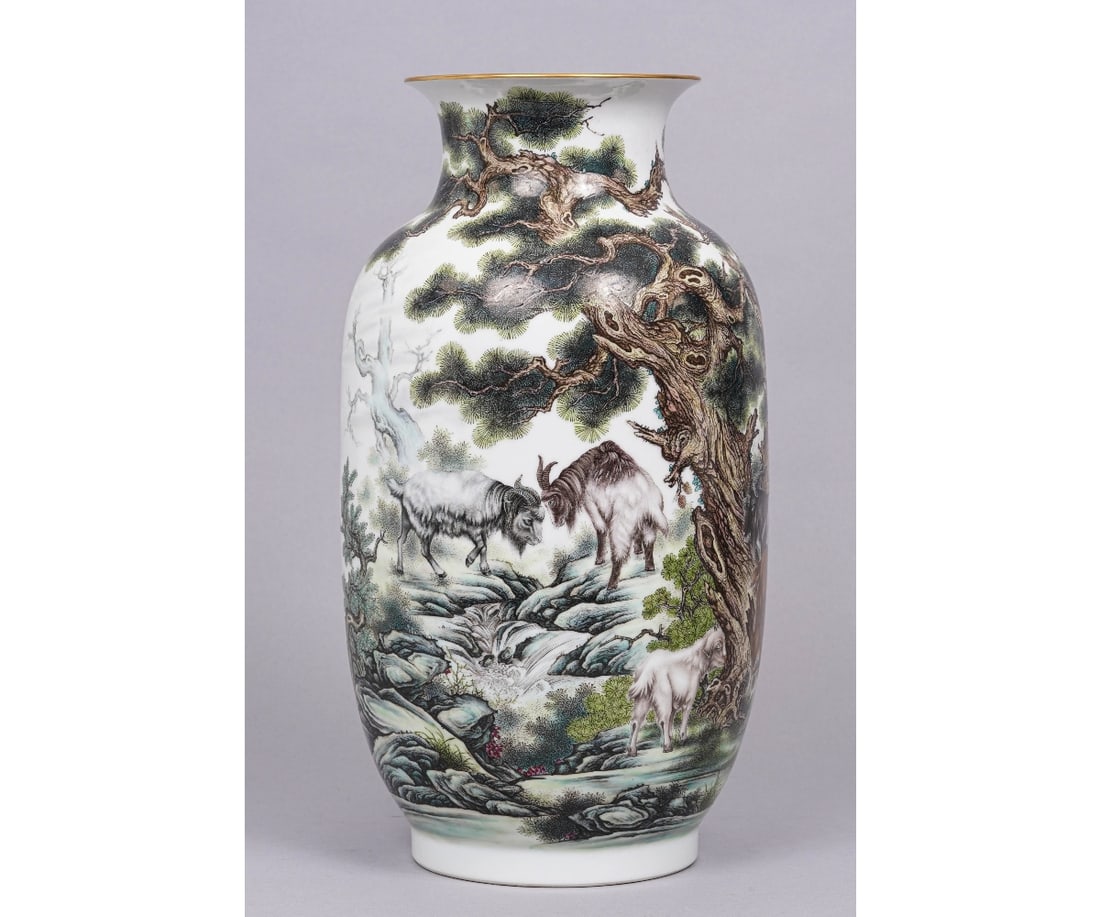 CHINESE PORCELAIN VASE (1 of 10)