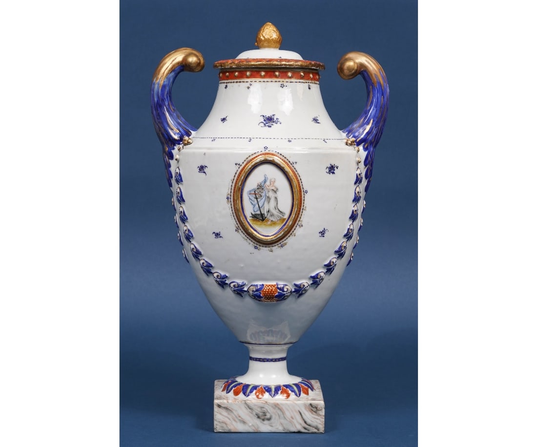 RARE CHINESE EXPORT VASE (1 of 8)