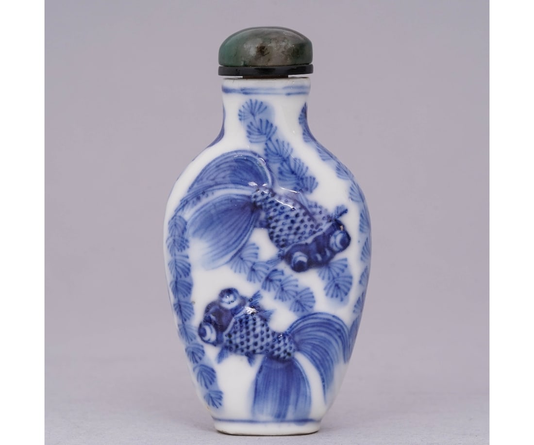 BLUE & WHITE SNUFF BOTTLE (1 of 7)