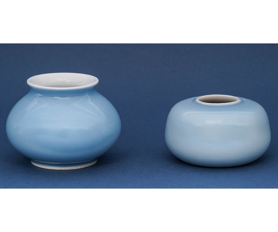 TWO CHINESE PORCELAIN POTS (1 of 6)