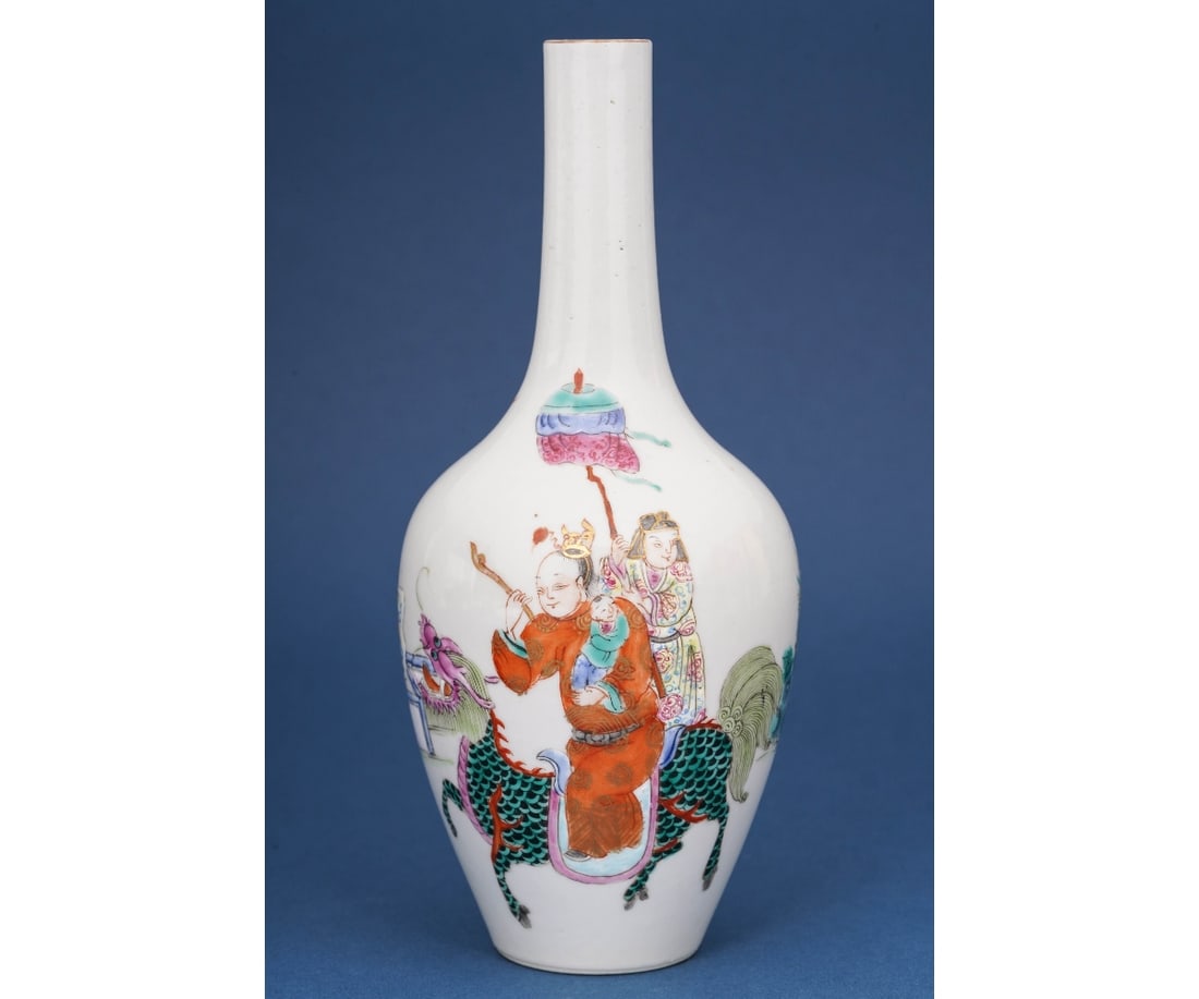 CHINESE PORCELAIN VASE (1 of 7)