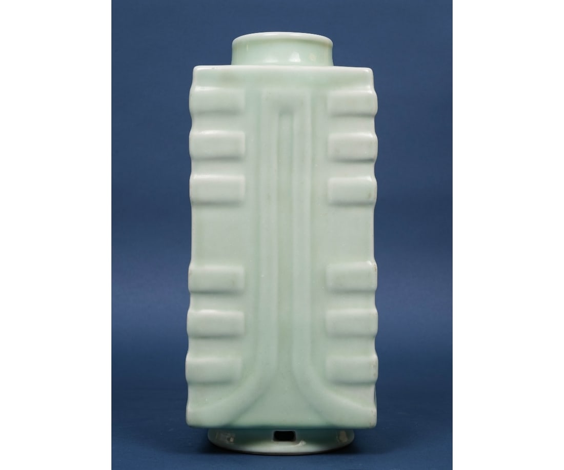 CHINESE GREEN SQUARE VASE (1 of 7)