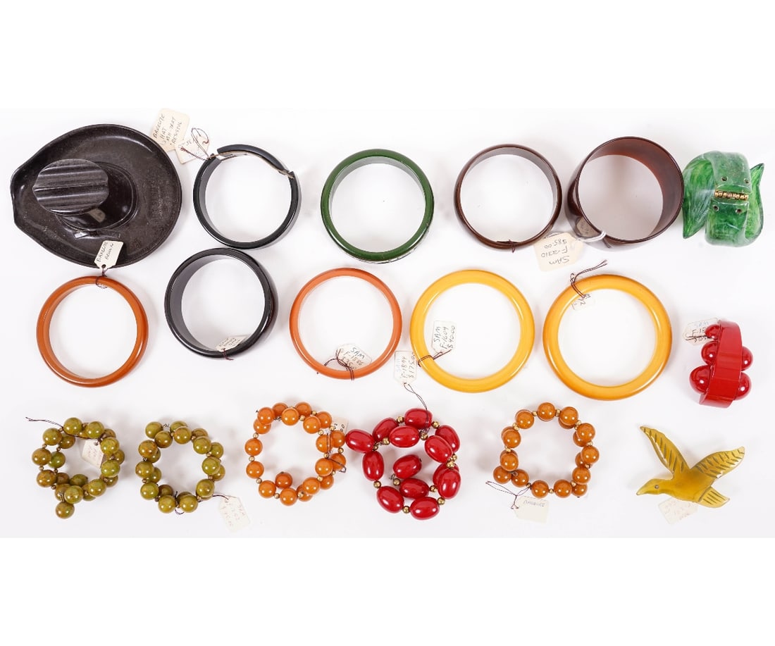 MISCELLANEOUS GROUPING BAKELITE (1 of 4)