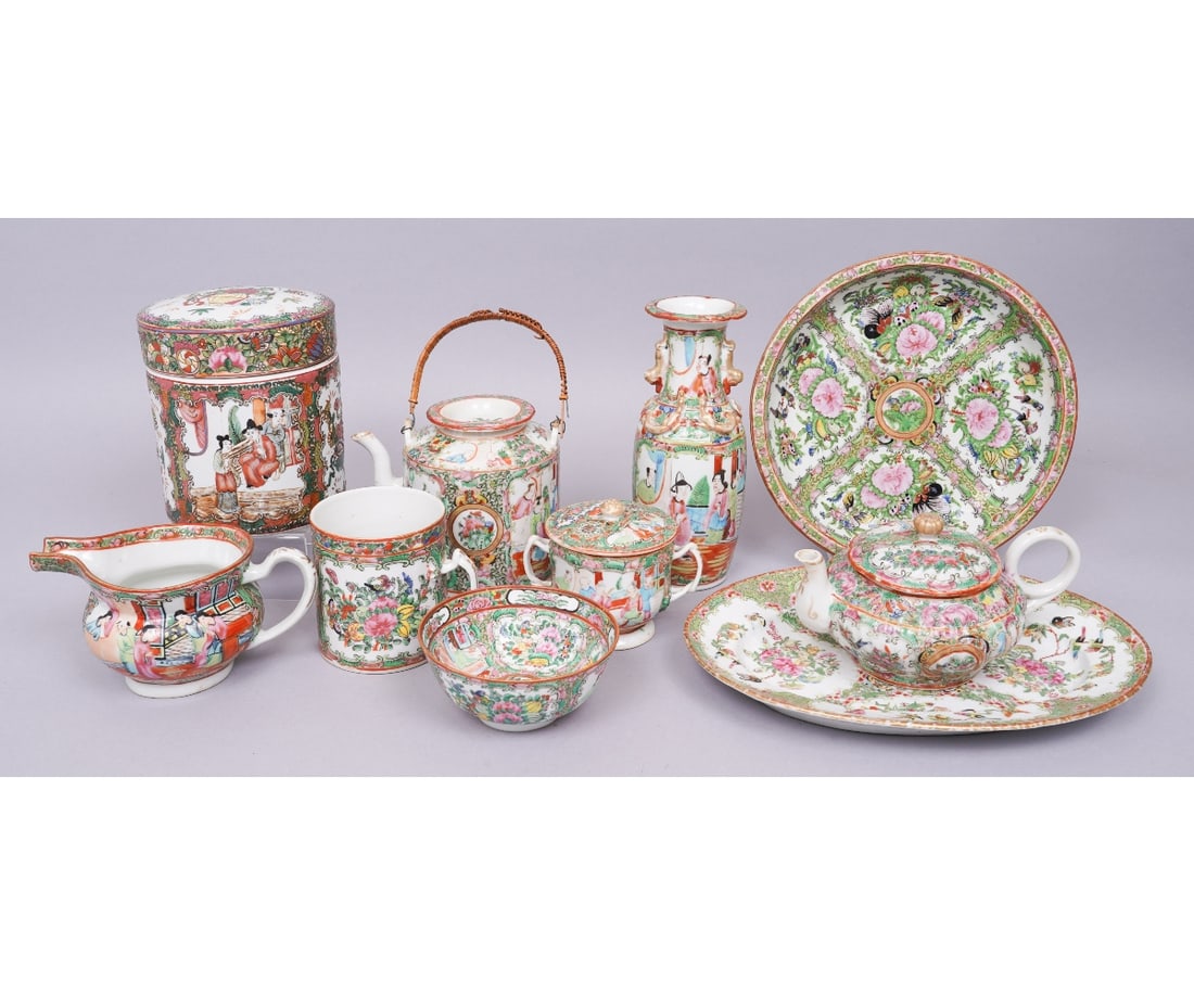 ROSE MEDALLION TABLEWARE (1 of 12)