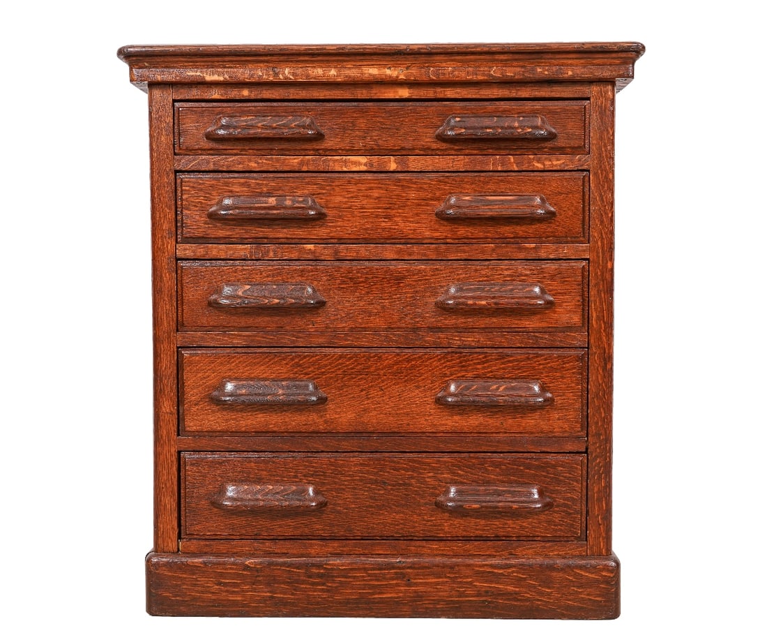 SMALL OAK CHEST OF DRAWERS (1 of 6)