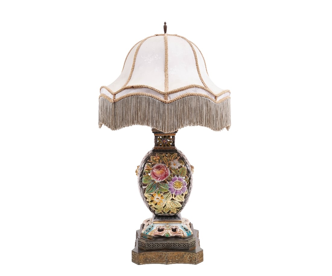 CAPODIMONTE STYLE TABLE LAMP (1 of 6)