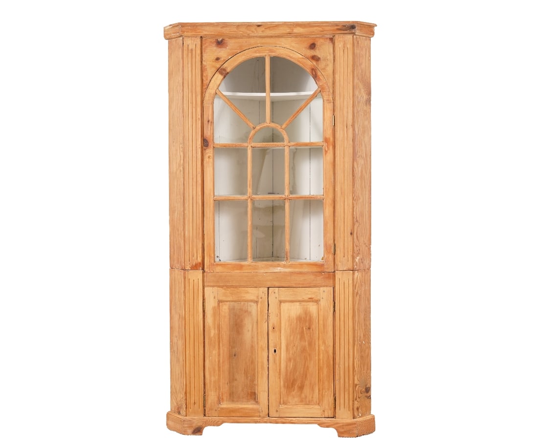 PINE CORNER CUPBOARD (1 of 2)