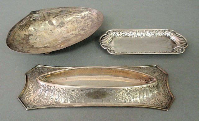 Sterling silver clamshell by Wallace 6.25"l., Gorham: Sterling silver clamshell by Wallace 6.25"l., Gorham sterling silver pen holder and a tray. 7 troy oz.