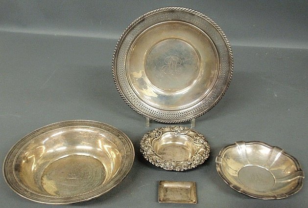 Group of sterling silver flatware and serving pieces.: Group of sterling silver flatware and serving pieces. 26 troy oz.