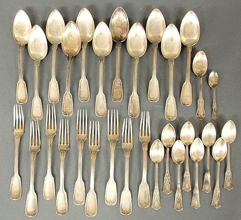 Flatware in a "Fiddle & Thread" pattern, marked 800, to: Flatware in a "Fiddle & Thread" pattern, marked 800, to include11 tablespoons and 9 dinner forks, 27 troy oz., 8 tablespoons marked 800 and 2 other spoons.
