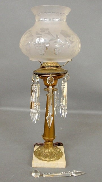 Brass Sinumbra lamp with marble base and etched glass: Brass Sinumbra lamp with marble base and etched glass shade. 26"h.