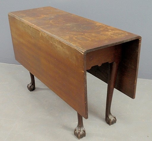 Chippendale walnut drop-leaf table, c.1770. 28.5"h.,: Chippendale walnut drop-leaf table, c.1770. 28.5"h., top 17"x45.5", each leaf 17"