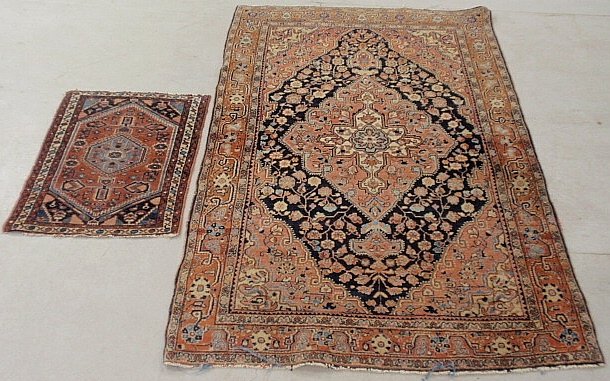 Sarouk oriental center hall carpet 7'1"x4'4" and a: Sarouk oriental center hall carpet 7'1"x4'4" and a throw mat 2'10"x1'11"