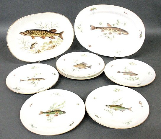 Italian porcelain fish service by Richard Ginori to: Italian porcelain fish service by Richard Ginori to incl. six plates 10"dia. and two platters 15.5"l. & 14.5"l.
