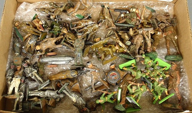Group of toy soldiers, WWI & WWII, and accessories,: Group of toy soldiers, WWI & WWII, and accessories, some Trico, Lineol and Britains, incl. Japanese and Russian figures.