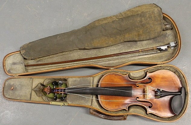 Rare Italian violin, Alfio Messina da Aderno Faceuh: Rare Italian violin, Alfio Messina da Aderno Faceuh Catania, 1923, with its original oak case and bow. Case- 4.5"h.x31.5"l.x10"w.