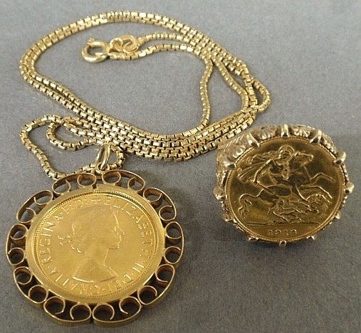 Queen Elizabeth 1964 gold coin in a .375 gold pendant: Queen Elizabeth 1964 gold coin in a .375 gold pendant setting on a 14k gold chain together with a lady's 9k gold ring set with a 1913 George V gold coin. 27.5 grams