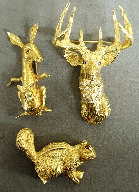 Three 18k gold and small gemstone pins- kangaroo, stag: Three 18k gold and small gemstone pins- kangaroo, stag head and squirrel. 60g.