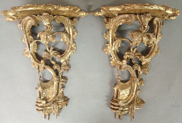 Pair of chinoiserie ornately carved gilt decorated wall: Pair of chinoiserie ornately carved gilt decorated wall brackets, early 19th c. 13.5"h.x10.5"w.x6.5"