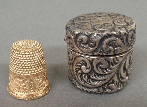 Sterling silver repoussé thimble case 0.61 troy oz., co: Sterling silver repoussé thimble case 0.61 troy oz., containing a 10k yellow gold thimble, 2.6dwt.