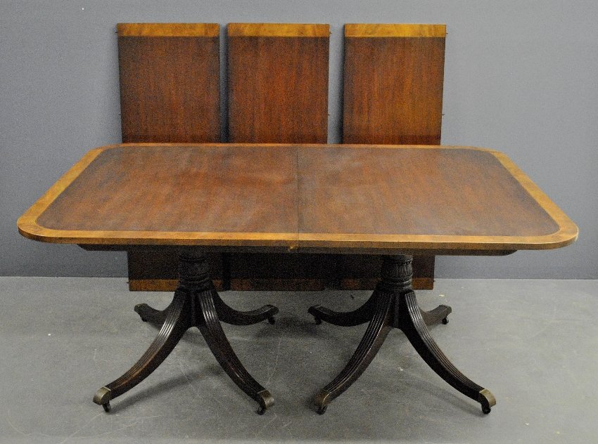 Kittinger mahogany banded dining table with three extra: Kittinger mahogany banded dining table with three extra leaves. 29"h.x48"w.120.5"l.