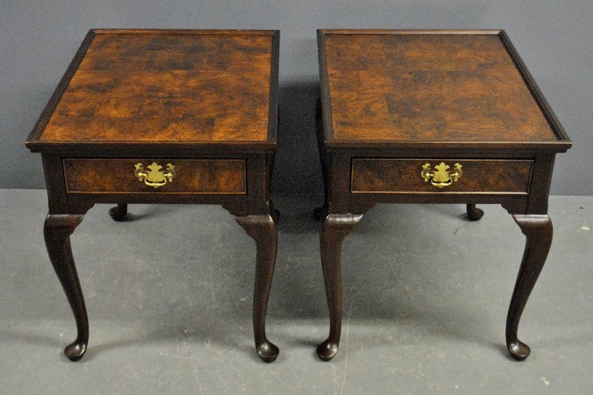 Pair of signed Hekman Queen Anne style mahogany: Pair of signed Hekman Queen Anne style mahogany burlwood end tables with tray tops. 24.5"h., tops 21"x28"