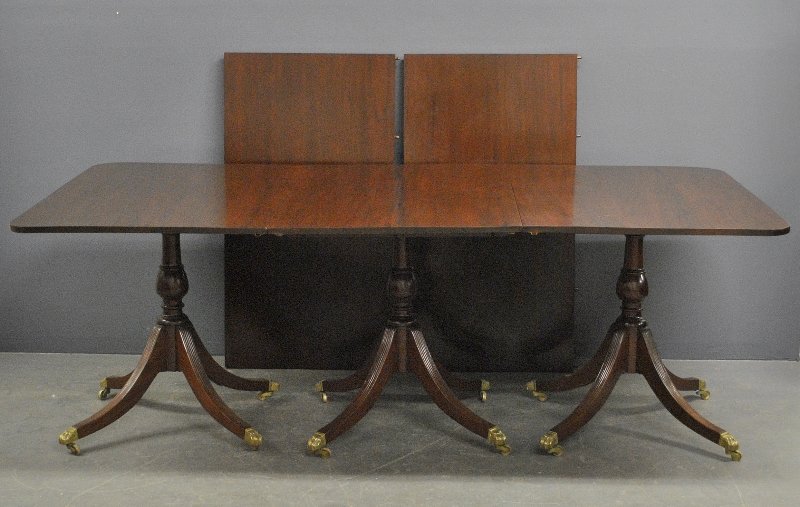 Duncan Phyfe mahogany three-part banquet table with 2 (1 of 5)