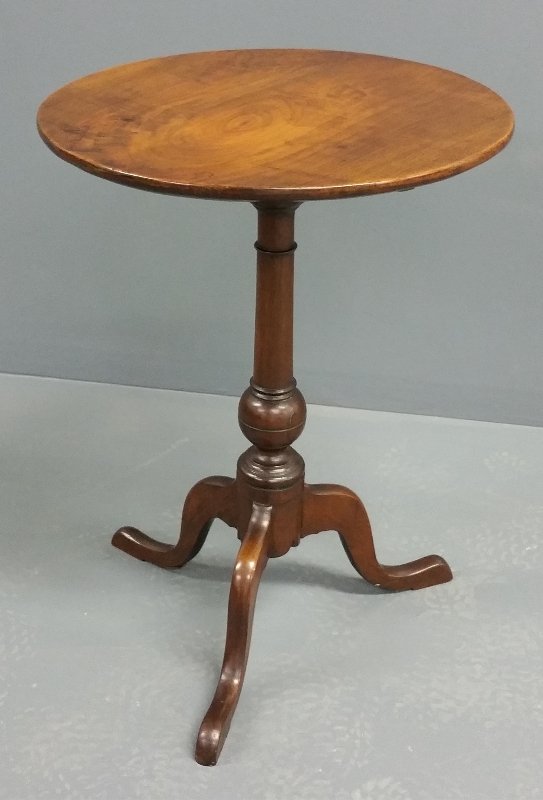 Pennsylvania Queen Anne mahogany candlestand with (1 of 2)