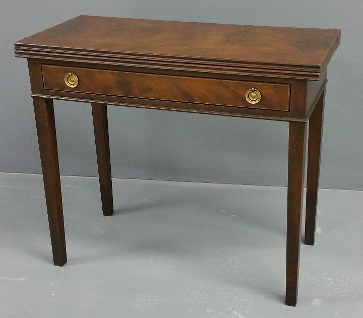 Chippendale style mahogany flip-top, one-drawer gaming (1 of 1)