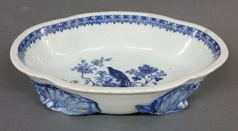 Chinese export blue and white porcelain open vegetable (1 of 2)