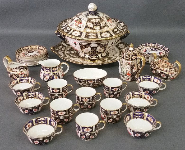 Assembled set of Royal Crown Derby soup tureen and (1 of 2)