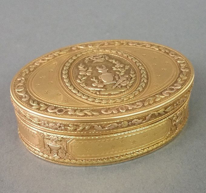French gold oval snuff box with chased urn and bird (1 of 4)
