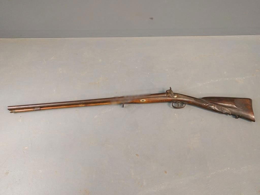 Antique shotgun (1 of 3)