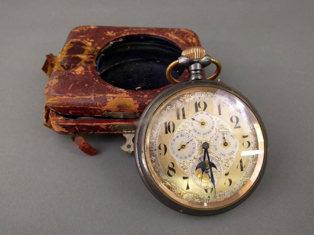 Traveling pocket watch (1 of 2)