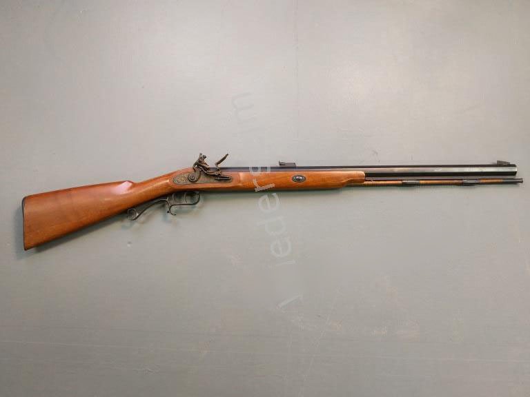 Flintlock rifle: Reproduction Thompson 54 caliber flintlock rifle with octagonal barrel. 42"l.