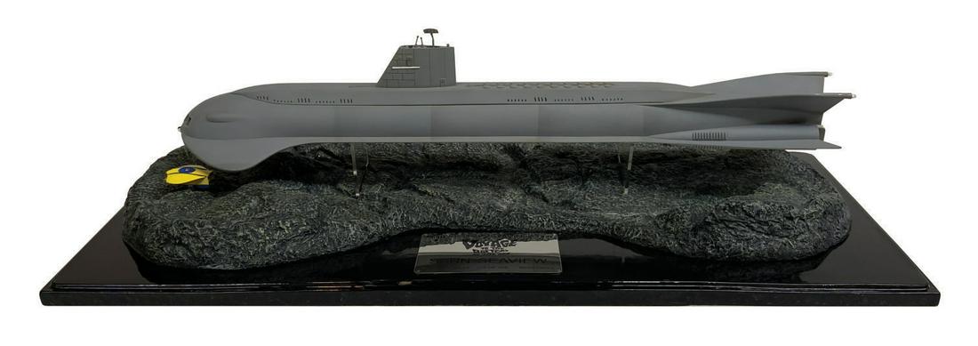Voyage to the Bottom of the Sea SSRN Seaview Replica.: (Iconic Replicas, 2008) A replica of the SSRN Seaview filming miniature from the Voyage to the Bottom of the Sea television series. The design incorporates features from the various scale models used