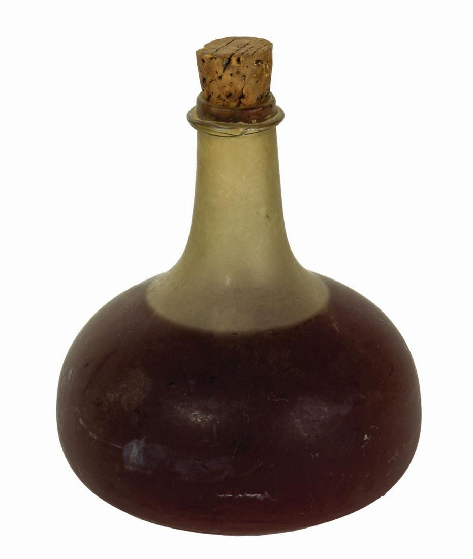Pirates of the Caribbean Tia Dalma Prop Bottle. (1 of 2)
