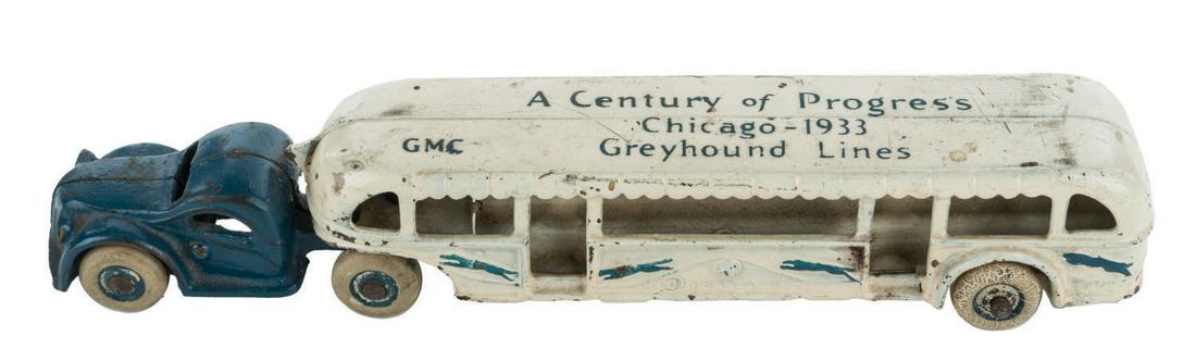 A Rare Cast Iron Chicago 1933 Greyhound Bus. (1 of 1)